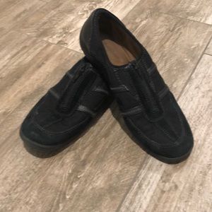 Naturalizer women’s slip on black shoe with zipper